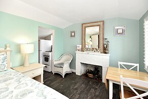 Shoreline Suites & Cabana Cottages