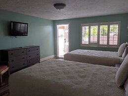 Shoreline Suites & Cabana Cottages