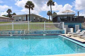 Shoreline Suites & Cabana Cottages