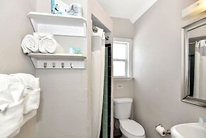 Shoreline Suites & Cabana Cottages