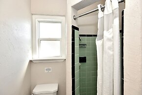 Shoreline Suites & Cabana Cottages