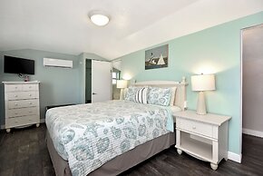 Shoreline Suites & Cabana Cottages