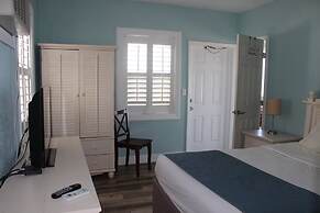 Shoreline Suites & Cabana Cottages