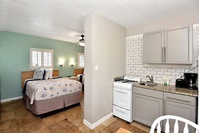 Shoreline Suites & Cabana Cottages