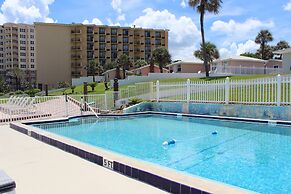 Shoreline Suites & Cabana Cottages