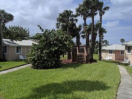 Shoreline Suites & Cabana Cottages