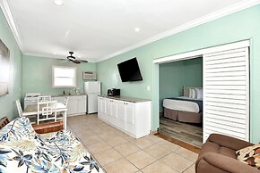 Shoreline Suites & Cabana Cottages