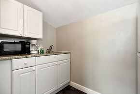 Shoreline Suites & Cabana Cottages