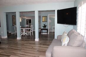 Shoreline Suites & Cabana Cottages