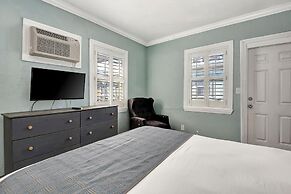 Shoreline Suites & Cabana Cottages