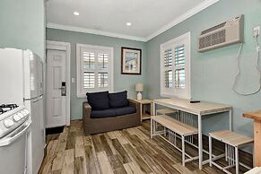 Shoreline Suites & Cabana Cottages