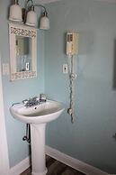 Shoreline Suites & Cabana Cottages