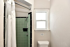 Shoreline Suites & Cabana Cottages