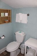 Shoreline Suites & Cabana Cottages