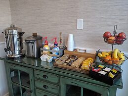 Shoreline Suites & Cabana Cottages