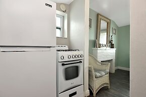 Shoreline Suites & Cabana Cottages