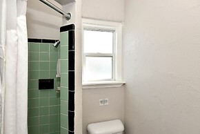 Shoreline Suites & Cabana Cottages