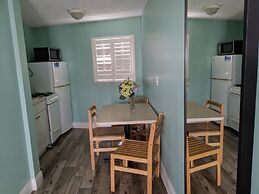 Shoreline Suites & Cabana Cottages