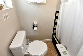 Shoreline Suites & Cabana Cottages