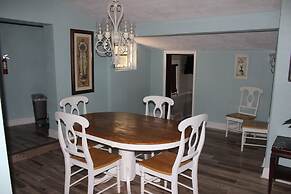 Shoreline Suites & Cabana Cottages