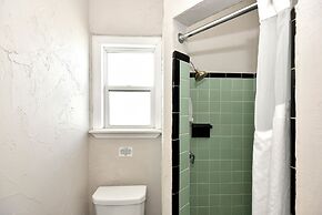 Shoreline Suites & Cabana Cottages