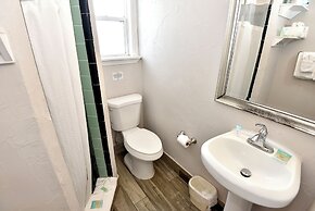 Shoreline Suites & Cabana Cottages