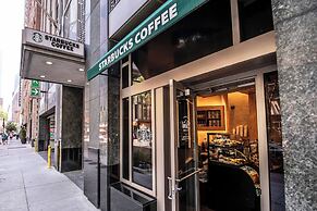 Courtyard by Marriott Chicago Magnificent Mile