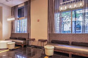 Courtyard by Marriott Chicago Magnificent Mile