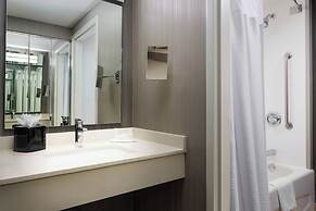 Courtyard by Marriott Chicago Magnificent Mile