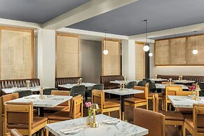 Courtyard by Marriott Houston Rice University