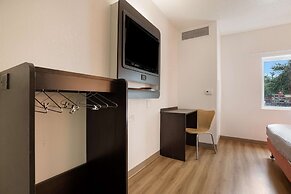 Motel 6 Orlando, FL - International Dr