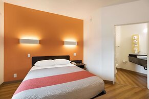 Motel 6 Orlando, FL - International Dr