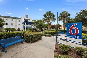 Motel 6 Orlando, FL - International Dr