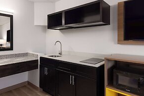 Days Inn & Suites by Wyndham Indianapolis Airport East