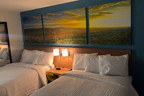 Days Inn & Suites by Wyndham Indianapolis Airport East