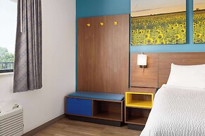 Days Inn & Suites by Wyndham Indianapolis Airport East