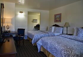 Monterey Pines Inn
