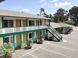 Monterey Pines Inn
