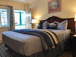 Monterey Pines Inn