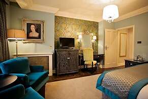 The White Hart Hotel