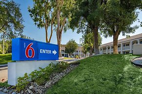 Motel 6 Thousand Oaks, CA