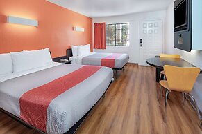Motel 6 Thousand Oaks, CA