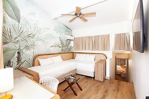 Cocoplum Beach Hotel