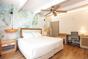 Cocoplum Beach Hotel