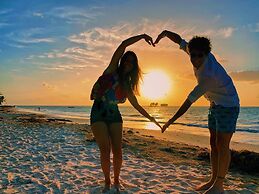 Cocoplum Beach Hotel