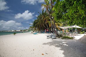 Cocoplum Beach Hotel