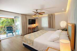 Cocoplum Beach Hotel