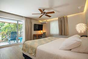 Cocoplum Beach Hotel