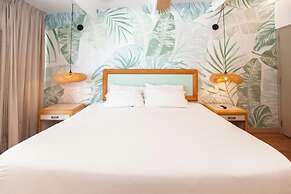 Cocoplum Beach Hotel