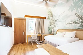 Cocoplum Beach Hotel